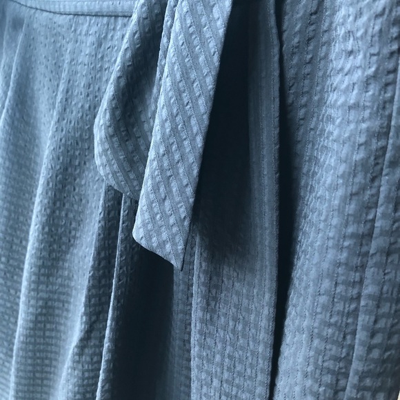 GAP Black Textured Wrap Skirt EUC - Picture 3 of 7